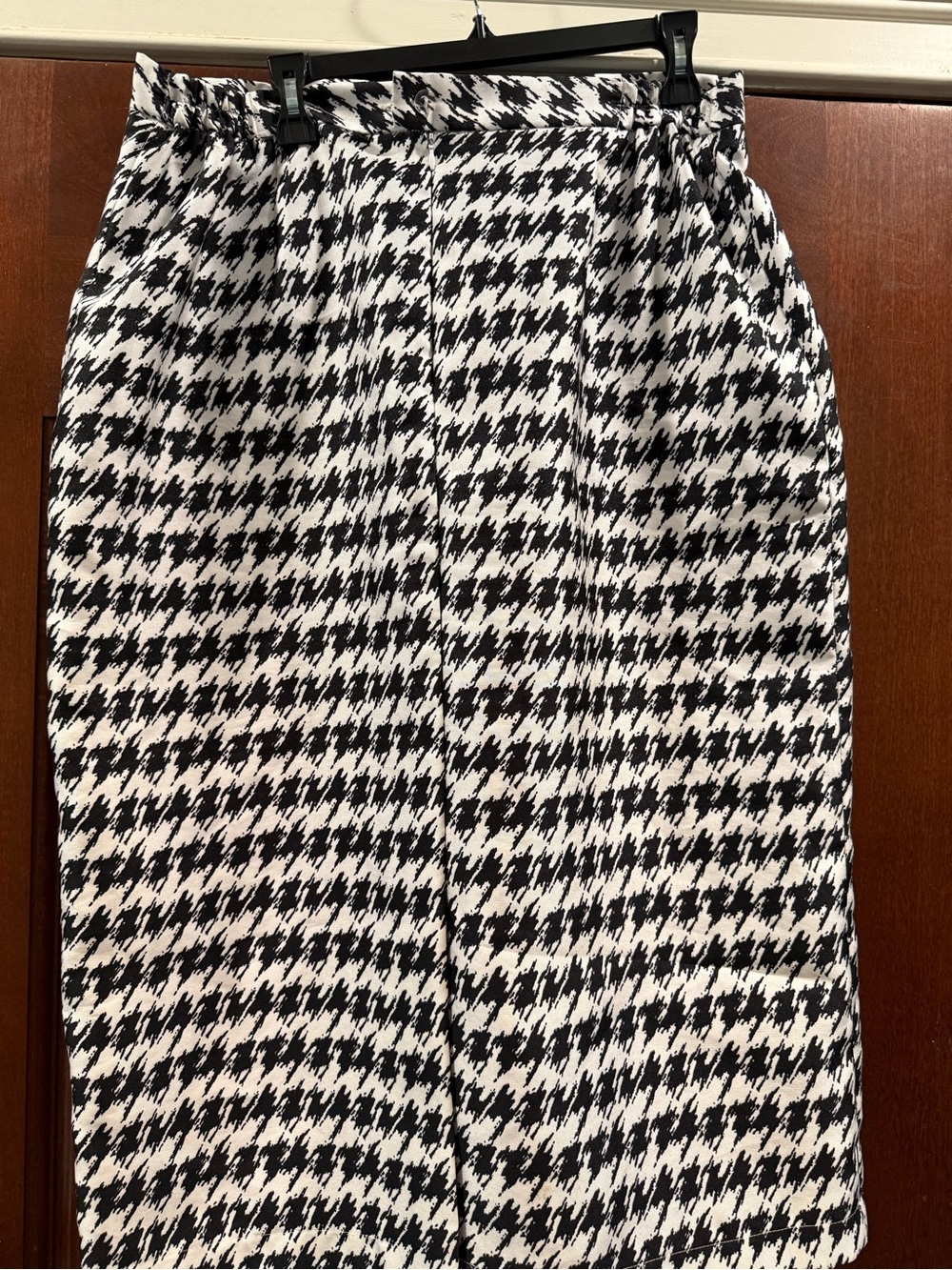 Classic Black & White Houndstooth Pencil Skirt